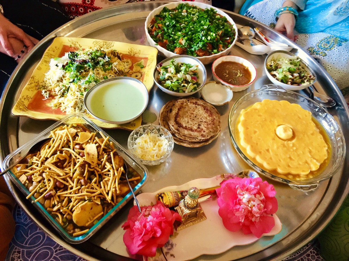 narrgis007's tweet photo. Saturday #indiancustom celebration with #girlfriends. All #homemade food ,#flowers from my #garden and #itr(flower n oil perfume) . #food #foodie #foodism https://t.co/SrfH7dwYEa