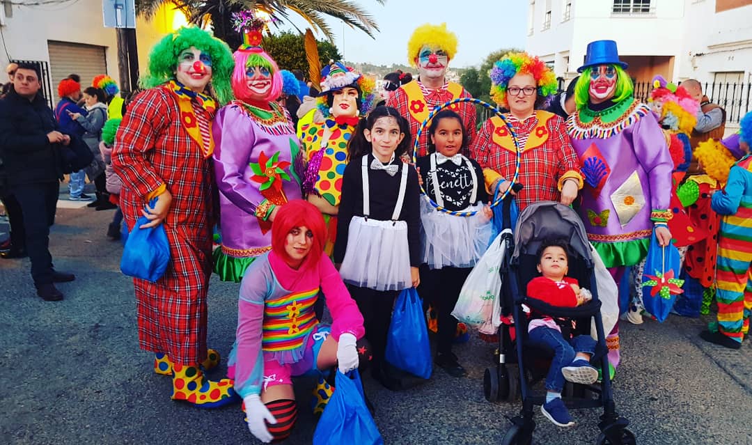 FallaNieva's tweet photo. Que bien lo hemos pasado! Arriba la Falla Olmos Nieva! 👏👏
#FallaOlmosNieva #HacemosFalla #CabalgataReyesSAB2018 https://t.co/syF6OCJwqV