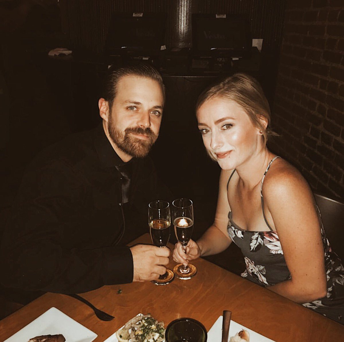 VestaDenver's tweet photo. Bae night๐ฅ
๐ธ: @willowandtala
..
..
..
..
#meetmeatthehearth #vesta #vestadenver #denvercocktails #denverlodo #datenight #baenight https://t.co/dcfWqXv4LZ