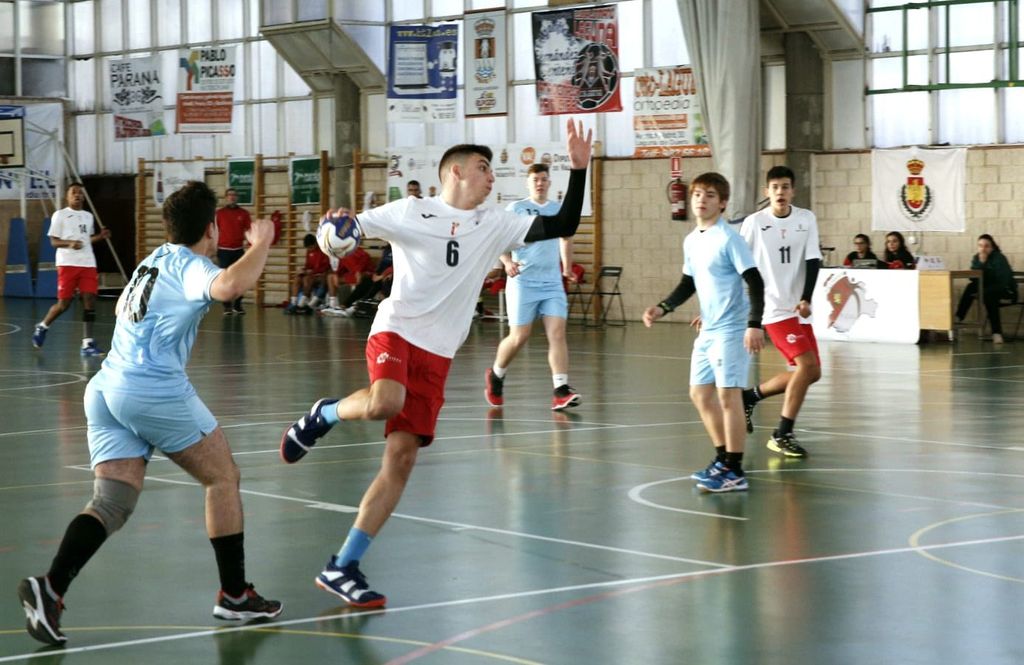 CESABM2019's tweet image. 🏆 #CESA2019 #copaCM
📸 Fotografía del encuentro entre los cadetes de @fbmclm y de @Fbalearhandbol
💻 rfebm.com/competiciones/…