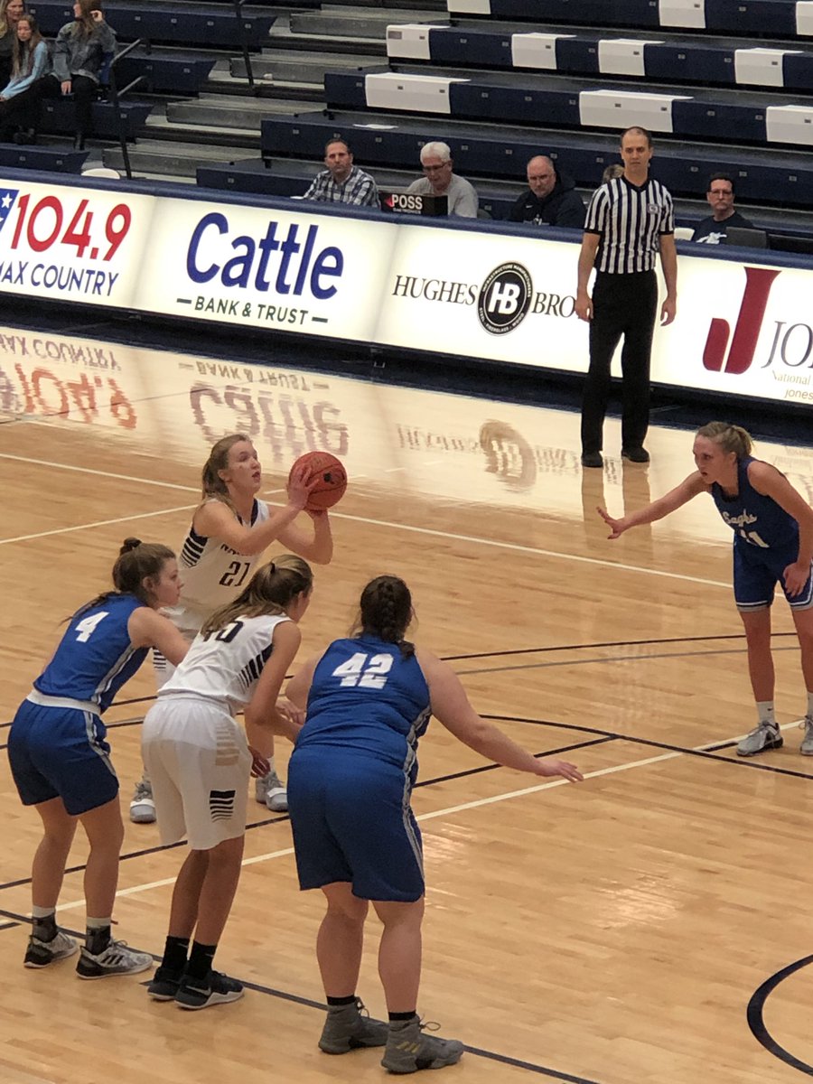 CreteSoftball's tweet photo. End of 3 @leahjurgens_ update. Knocked down a huge 3 and then got fouled and made both free throws. 5 points and some good defense. #leahbug playing well. https://t.co/3Btezv1Ti3