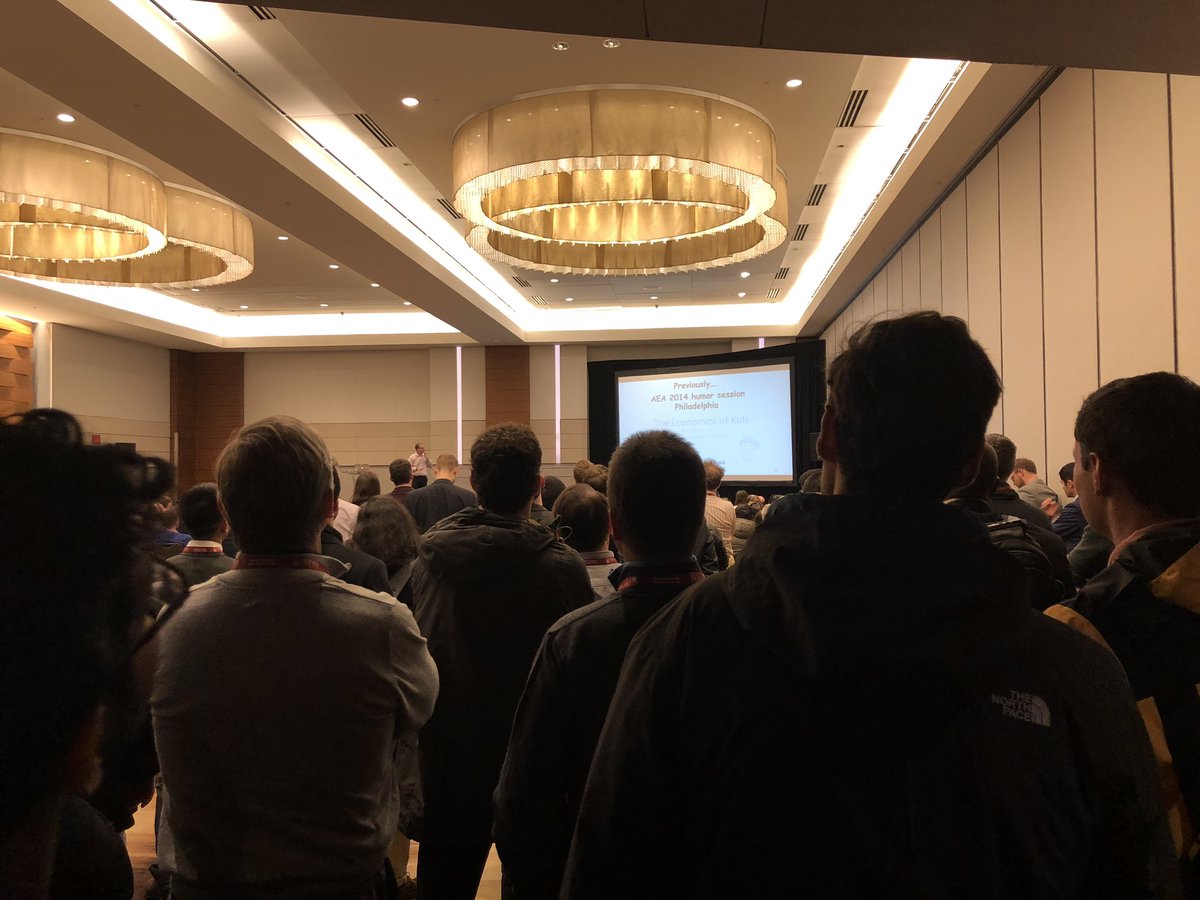 MobLab's tweet image. Econ drinks ➡️ #EconHumor standing room only #cuteonomics #ASSA2019