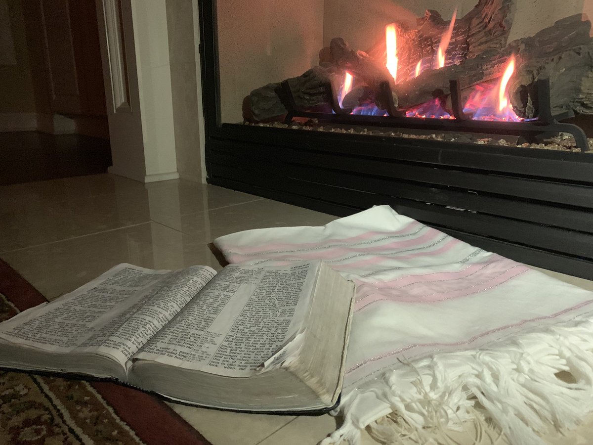 DrTaketa's tweet image. My Current Situation.... I’m a Praying Woman. The Mantle Of Prayer is upon my life. I’m called to the Ministry of Prayer and have a great burning for it. Meet me in prayer daily during our 40 Day Fast. Simply call the #PrayeRxperience at 6am EST in the morning, 515-604-9185.