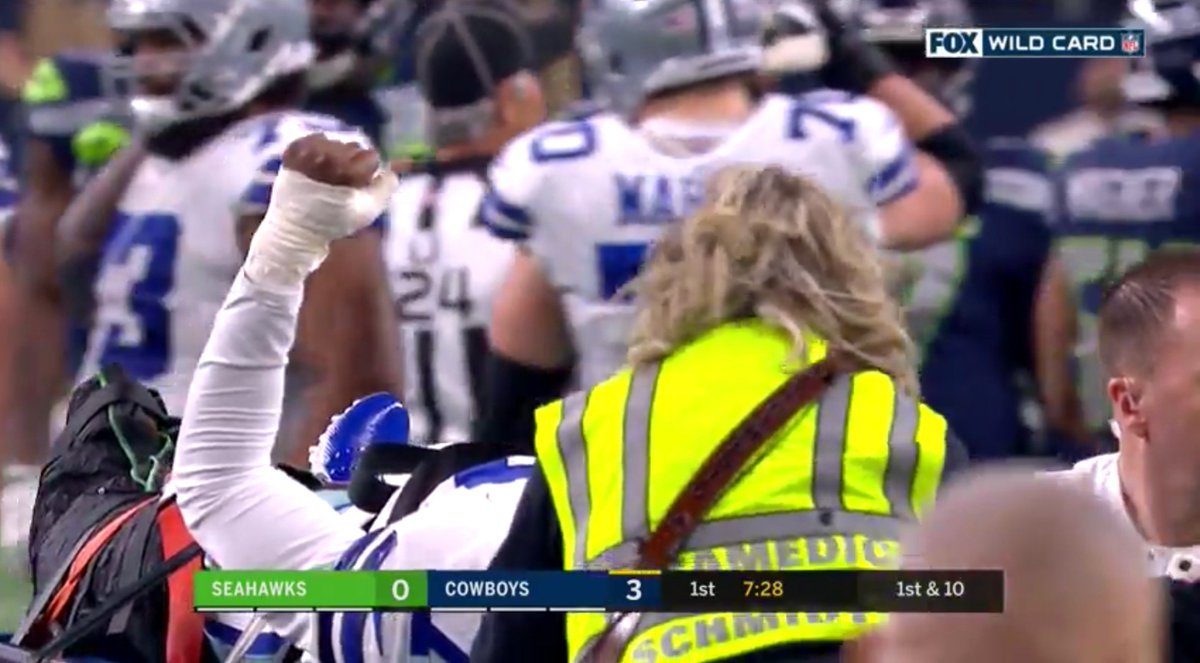 Cowboys WR Allen Hurns gives a thumbs up to the crowd after suffering a gruesome ankle injury.