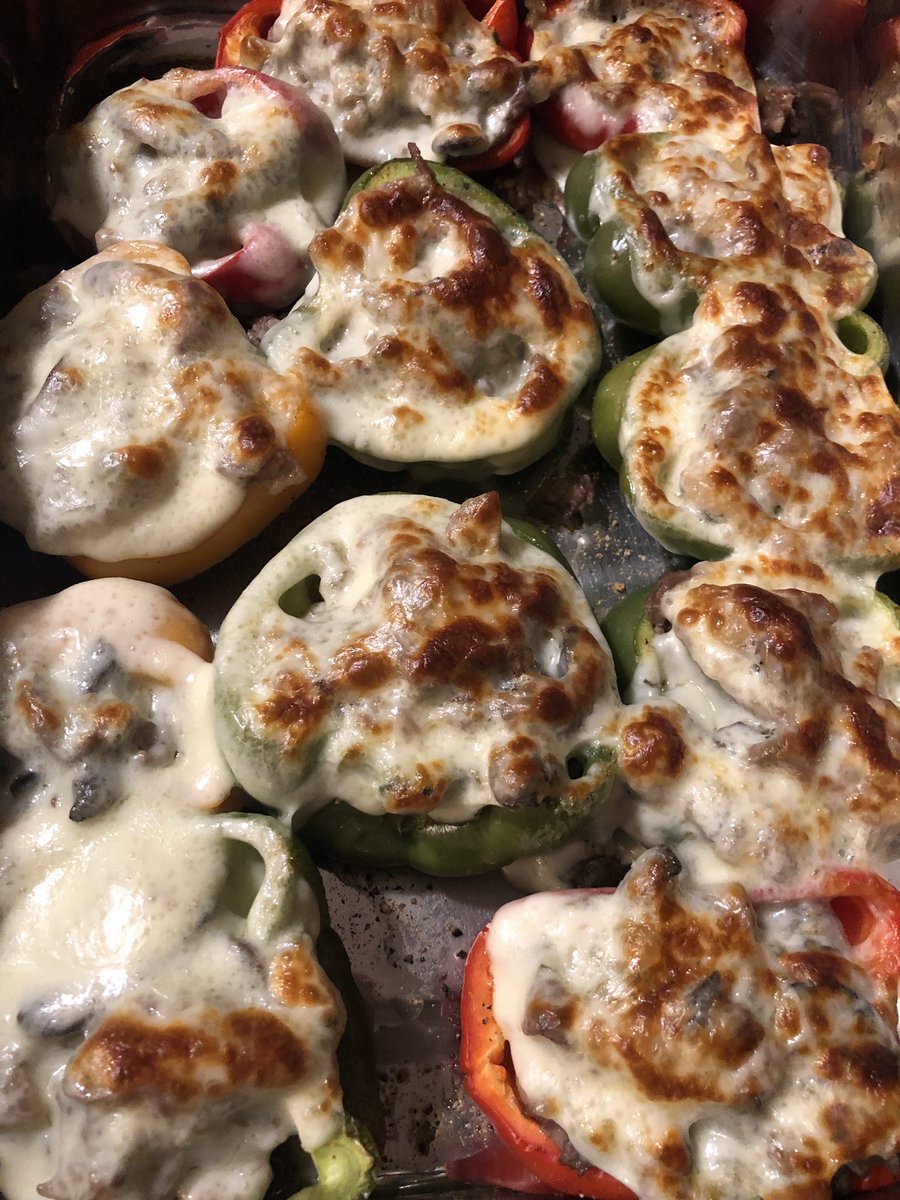 AndKeto's tweet photo. Philly Cheesesteak Stuffed Peppers paired with a @jackdaniels_us &amp; @cokezero 🍹 
Delicious &amp; amazing. 😋

#keto #ketodiet #ketodinner #ketoandbeerme #jackdaniels #cokezero #delicious #foodporn #food #instagramfood #lowcarb #yum #yummy https://t.co/qc7LjCzVCf