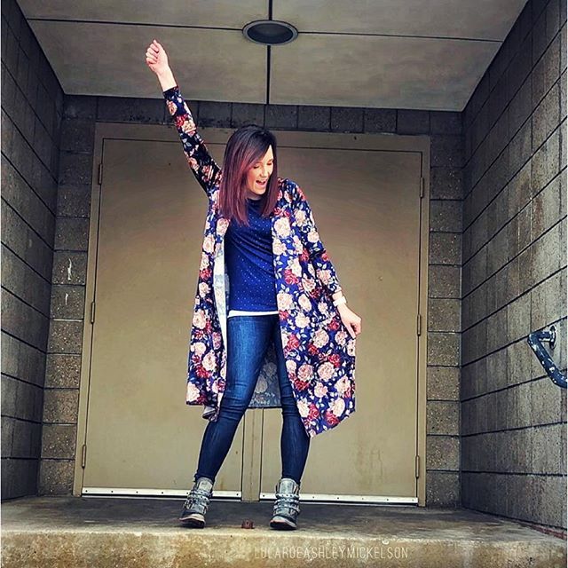 lularoeashmick's tweet photo. That feeling you get when you can tell the plague has almost left your body!! #longesttwoweeksever #lularoe #lularoesarah #lularoegigi #lularoestillelegant @lularoe https://t.co/WyVCMgA6gc https://t.co/QwMxDdUMVq