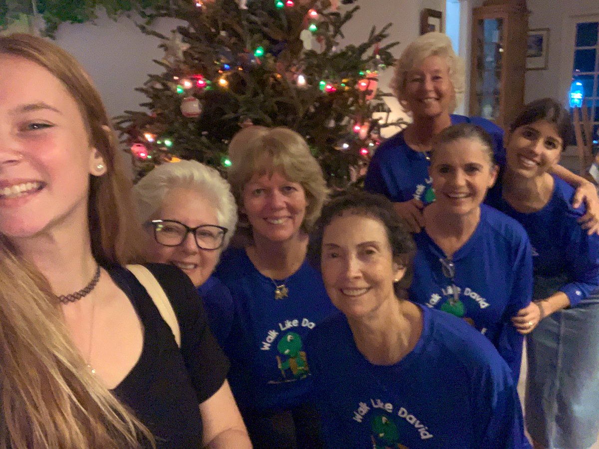 KunkelDiane's tweet photo. Awesome night with great friends! #livelikedavid #goldengirls Canโt wait for our Scotland trip! https://t.co/mQBeb8Zs1w