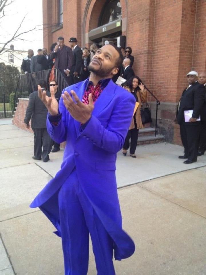 itsRamel's tweet photo. R. Kelly’s performance at Whitney Houston’s home-going was overlooked by Jaheim’s electric blue suit. #SurvivingRKelly https://t.co/i09GuMlccH