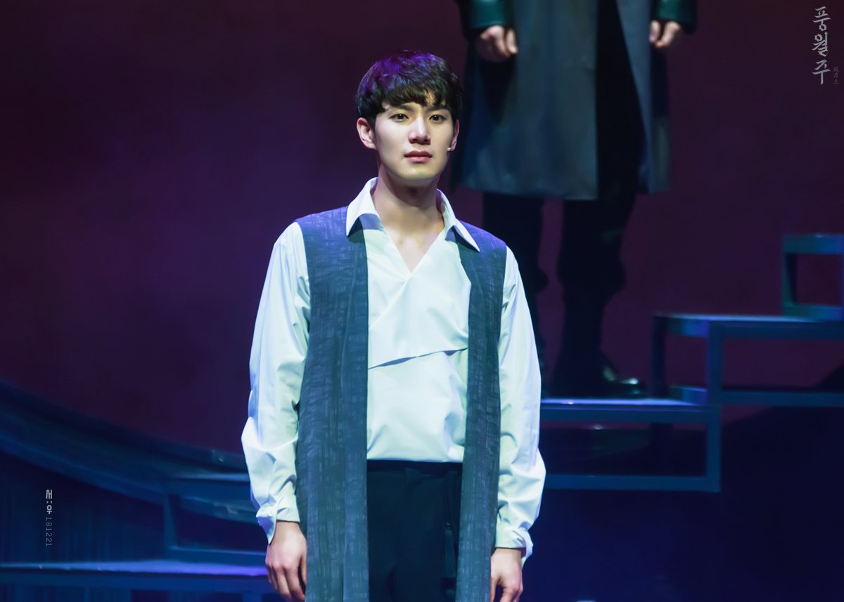vseowoov's tweet photo. 20181221 풍월주
커튼콜데이 / 임준혁_열

... (1)
두려운 떨리는 이 순간,
생각치 못했던 앞 날_ https://t.co/EXnbHFJASz