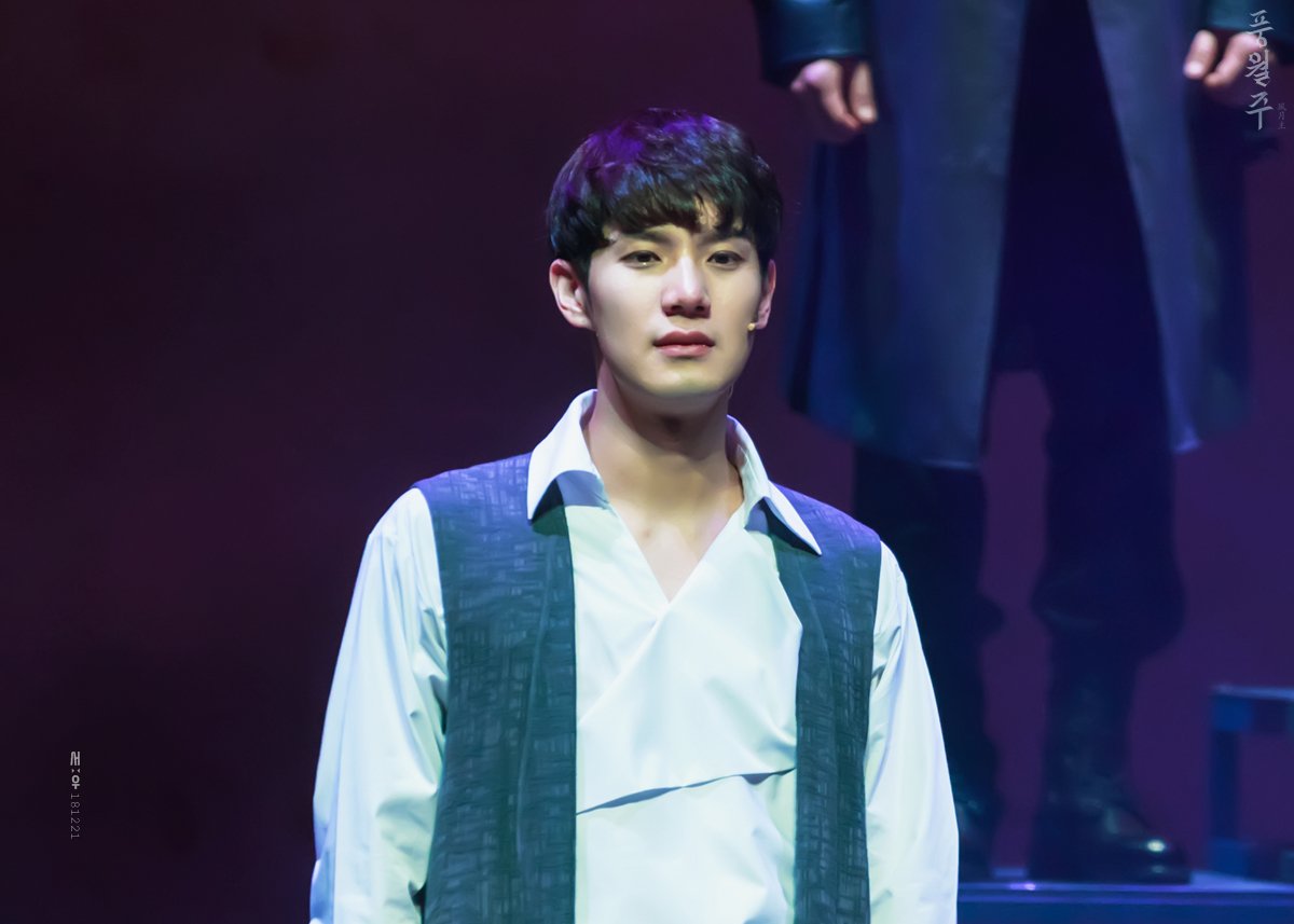 vseowoov's tweet photo. 20181221 풍월주
커튼콜데이 / 임준혁_열

... (1)
두려운 떨리는 이 순간,
생각치 못했던 앞 날_ https://t.co/EXnbHFJASz