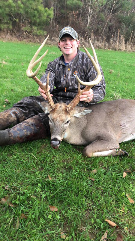 lifeonthehunt's tweet photo. This huge 8 point was passed this time last year by the same hunter. A lot of work and study goes into this deer program, which is not on 1000acres with an unlimited budget. Congratulations to one of our best customers! Hale County Alabama #freerangehunting #westerveltwildlife https://t.co/RdJyUbIfbX