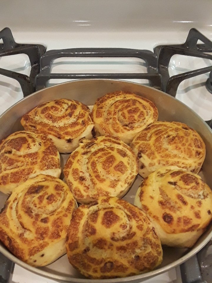 ChibiRaeRae's tweet photo. When you're so excited about @SnaiLords new chapter update, you almost let your rolls burn. #savedintime https://t.co/cq4DHZzMpd