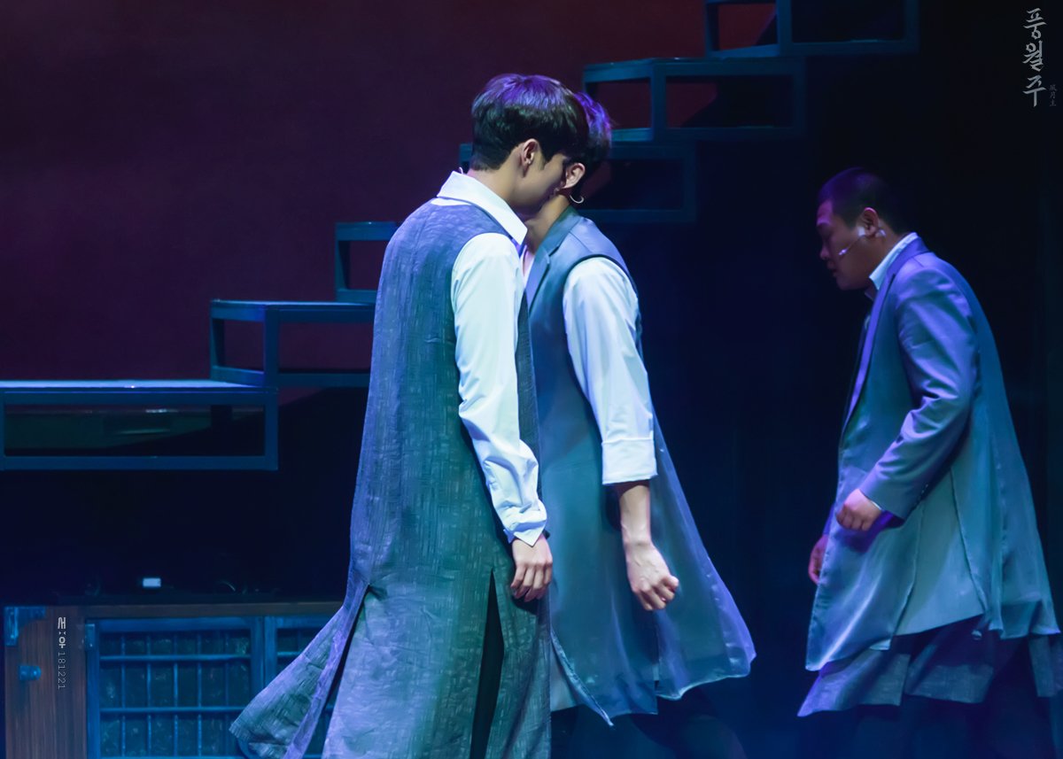 vseowoov's tweet photo. 20181221 풍월주
커튼콜데이 / 

임준혁_열
손유동_사담

... (4)
나, 바람이 될까
너를 지나갈까
나, 달빛이 될까
너를 지켜줄까 https://t.co/rPs3QvpzXl