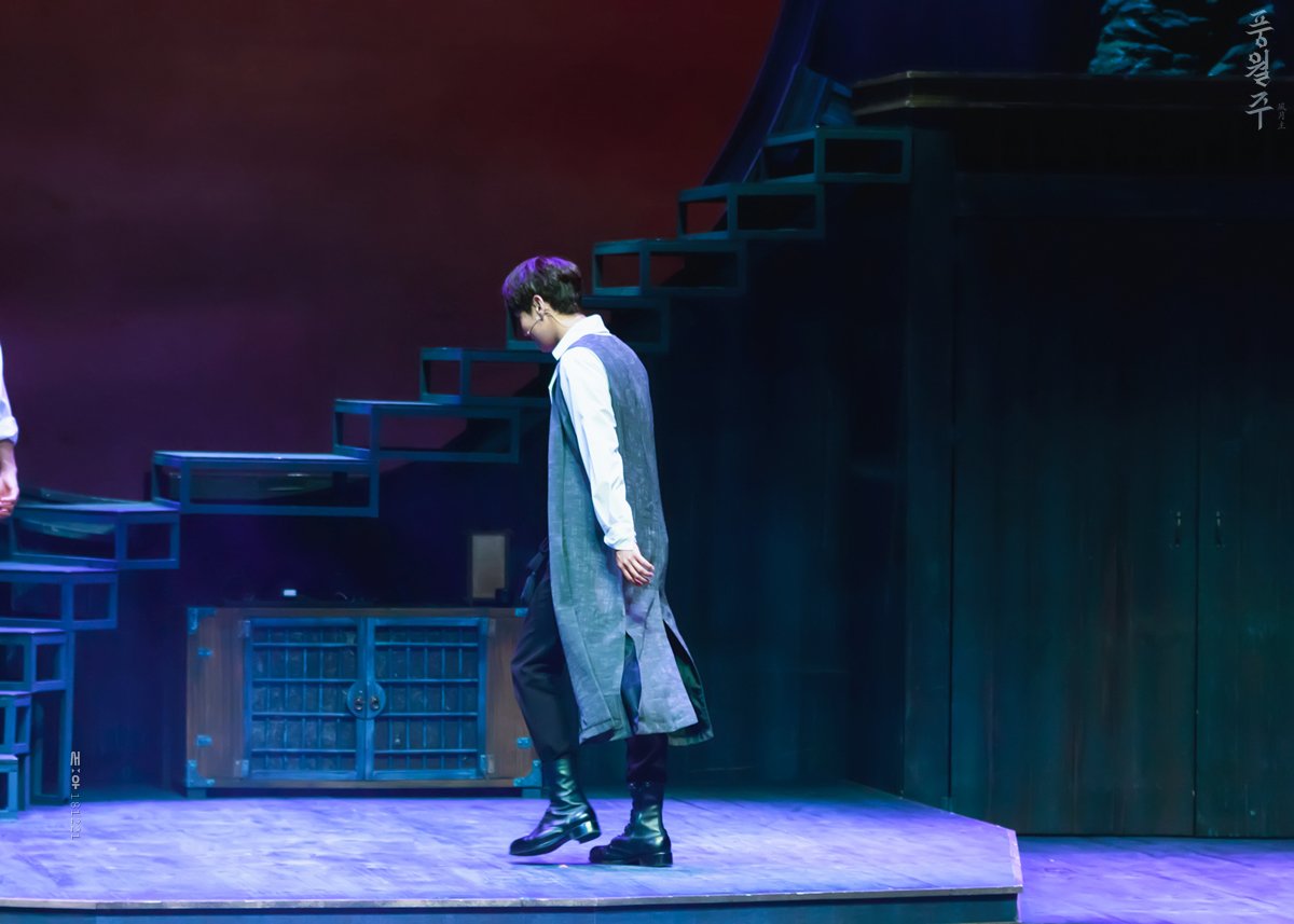 vseowoov's tweet photo. 20181221 풍월주
커튼콜데이 / 

임준혁_열
손유동_사담

... (5)
너 오기만 기다릴게_ https://t.co/D5eJ73wWLD