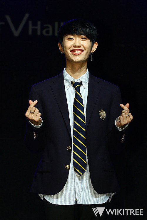 MontChile_Off's tweet photo. [190104]
Fotos de Bitsaeon en el Showcase💚

©️En las fotos https://t.co/WWJ80GWY00