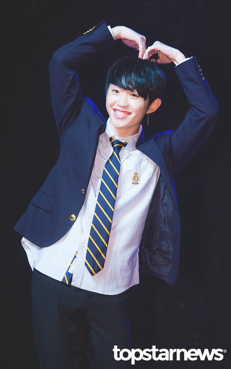MontChile_Off's tweet photo. [190104]
Fotos de Bitsaeon en el Showcase💚

©️En las fotos https://t.co/WWJ80GWY00