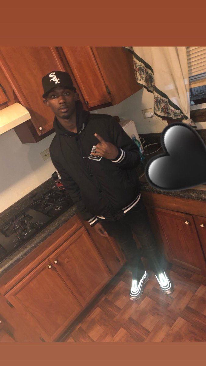 Thf_dmoney's tweet photo. Paint the city red fa black so don’t come outside without yo gun 🎨🖤 #ForeverBlack https://t.co/HS2g95MC1m