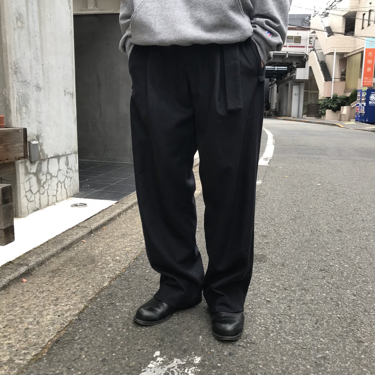 MAISON FLANEUR maison flaneur ワイドスラックス Maison Flaneurのスラックスは、タックが入ったストレートシルエット