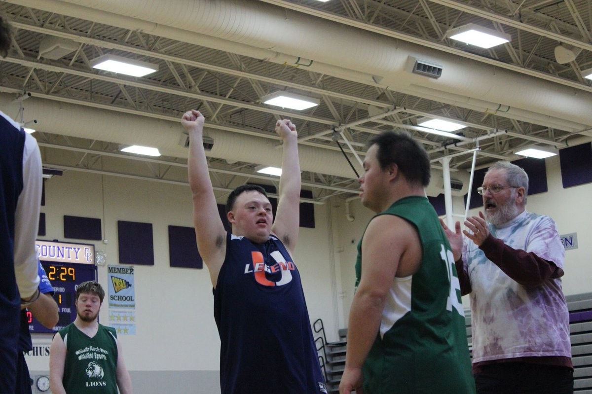 LegendUnified's tweet photo. Such a fun day at the Rumble at the Rock Unified Basketball Tournament! Everyone played outstanding as we went 4-0! Big thanks to @dcprojectunify for organizing and putting on this great tournament! #UnifiedGeneration #PlayUnified #UnifiedStrong #LiveUnified #TitanPride https://t.co/d5WkHHIPWx