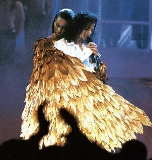 Having a soft heart in a cruel world is courage. Not weakness. ⚡️♥️