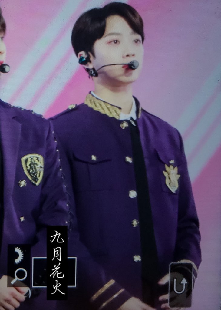 SeptFlowerbomb's tweet photo. 190106 Golden Disc Awards #워너원 #라이관린 #Laikuanlin #賴冠霖 https://t.co/3xWJ6gmizS