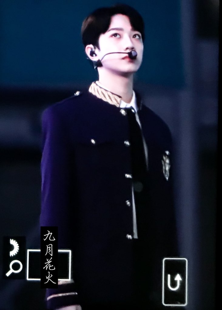 SeptFlowerbomb's tweet photo. 190106 Golden Disc Awards #워너원 #라이관린 #Laikuanlin #賴冠霖 https://t.co/3xWJ6gmizS