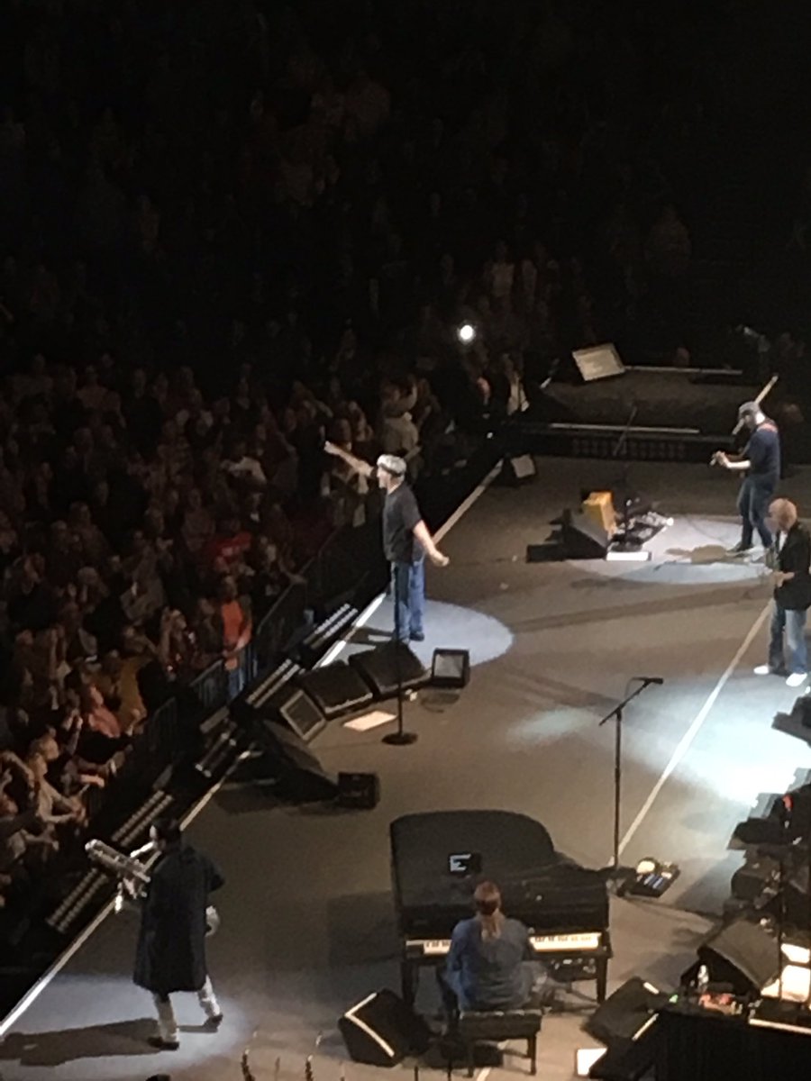 kimstjames's tweet photo. @BobSeger was awesome!  A night to remember. Thanks for the memories. #rockandrollneverforgets https://t.co/94JHT3kNxQ