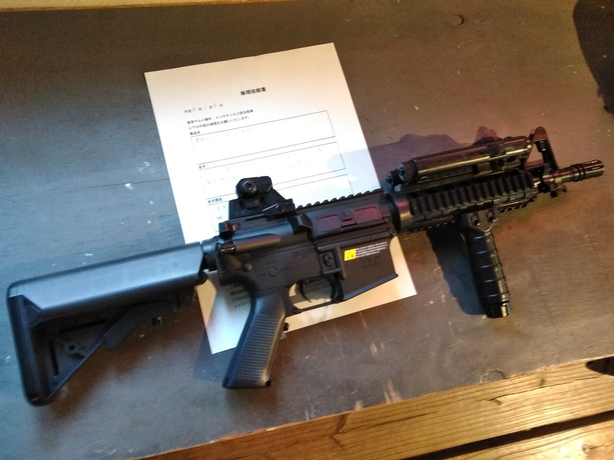 潟のプレデたん 昨日のm4も上げとく クリスマスプレゼントとして入手 1ゲームの使用で動かなくなった 東京マルイ 電動ガン ボーイズ