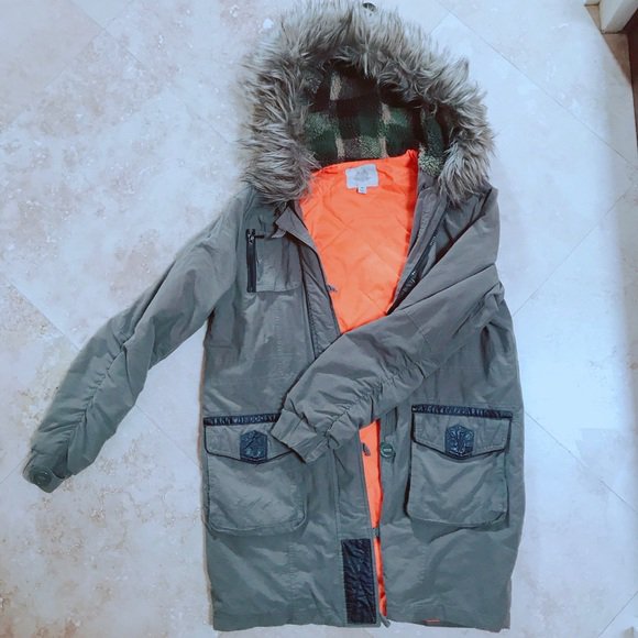 PetraDvorakova1's tweet photo. So good I had to share! Check out all the items I'm loving on @Poshmarkapp #poshmark #fashion #style #shopmycloset #esleycollection #newbalance #hottopic: https://t.co/wOOM1R2x29 https://t.co/yOaPvw3cfq
