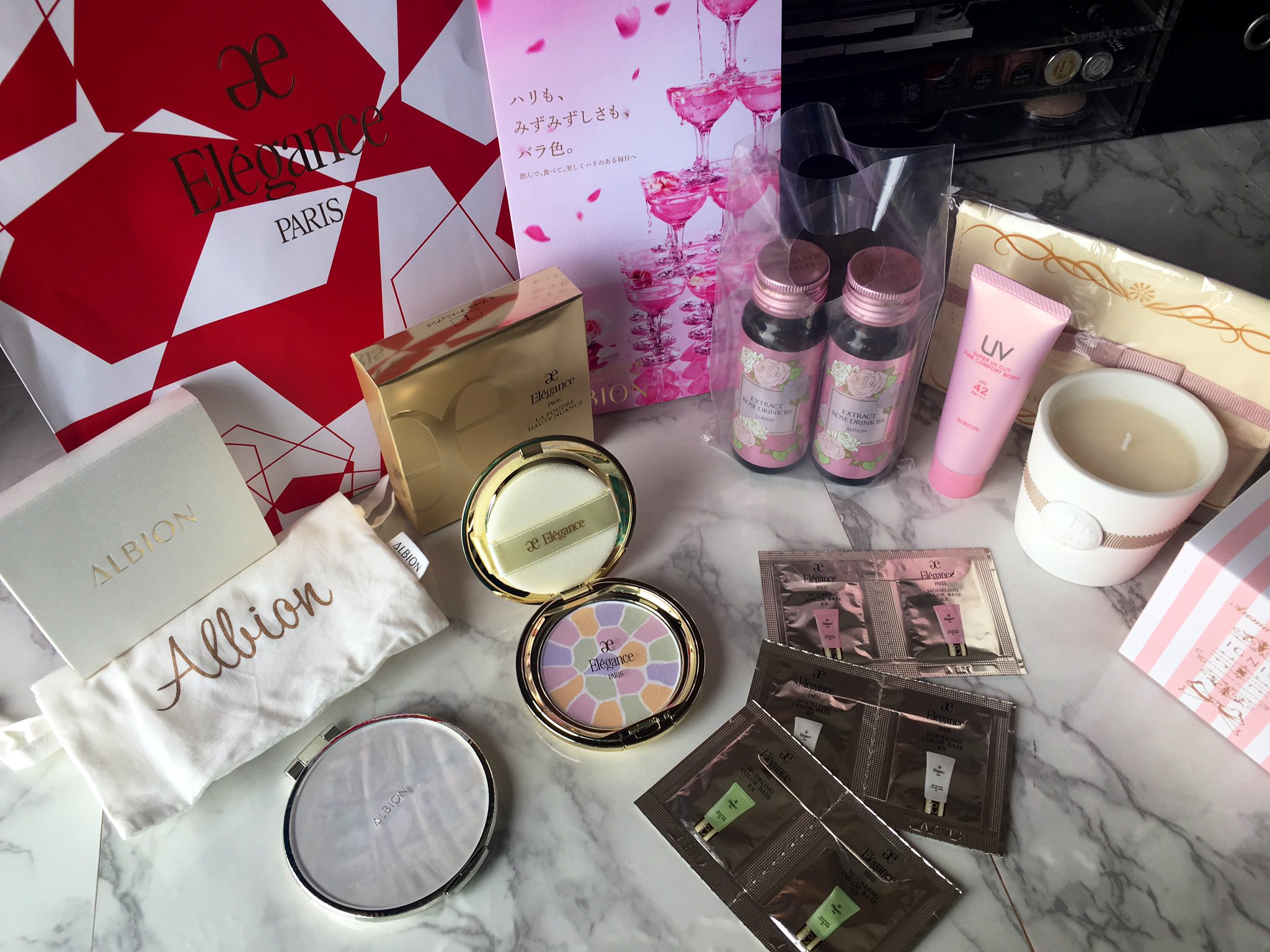 Lisa 19年福袋購入品第1弾 アルビオンの福袋と今年もevrisの福袋買ってみた アルビオンのは前から欲しかったエレガンスのパウダー欲しさにお得に買えた感じ Evrisは去年の方が中身よかったかもぉ 福袋 ハッピーバック T Co