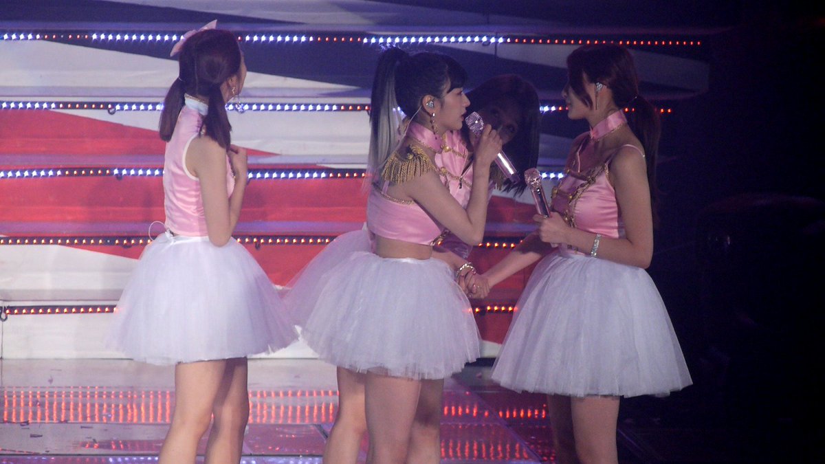 ApinkBbomidoll's tweet photo. Hayoungiie, please listen to ur Unnies~ In all seriousness, it must've been hard as the maknae, but you took care of us like an unnie or mother~ ur dream is for us to be Apink when we're grandmothers~ Let's make it come true^^
(+ @_ohayoungg_ )
#에이핑크
#Pink_Collection_Day1 https://t.co/GgzZ5JMpMw
