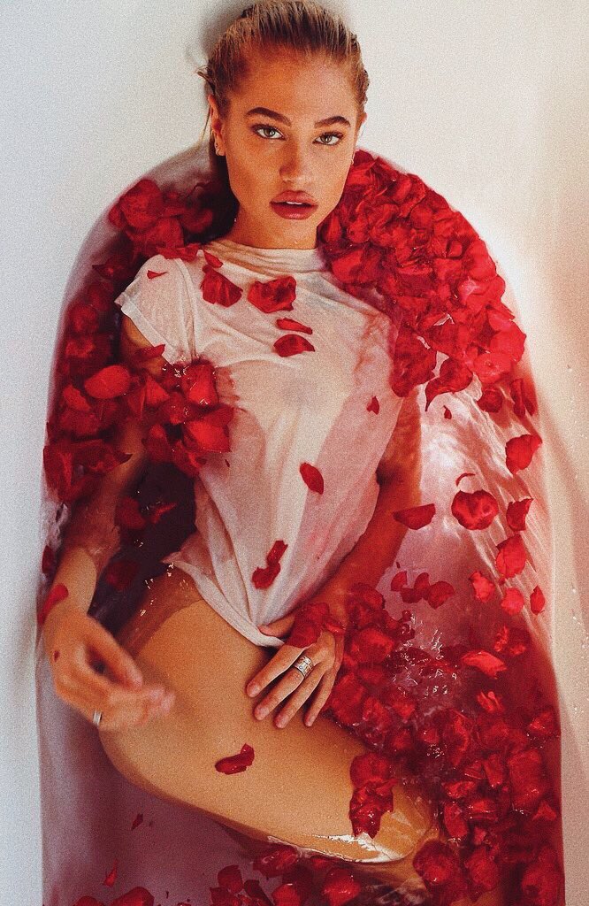 ೃ˚༄   
              Sᴇɴᴅɪɴɢ 𝒄𝒉𝒊𝒍𝒍𝒔 ᴜᴘ ᴀɴᴅ 
                 ᴅᴏᴡɴ ʏᴏᴜʀ 𝒔𝒑𝒊𝒏𝒆.  

                                                    ೃ