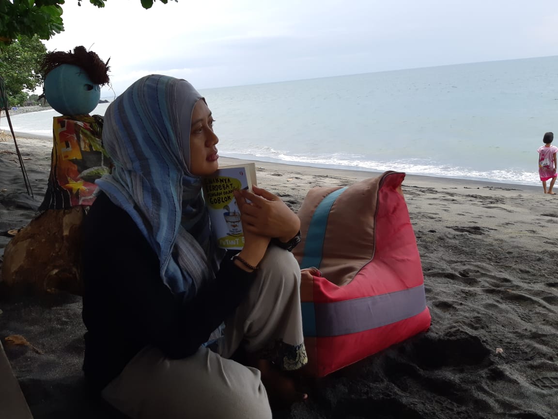eph_i's tweet photo. Pernah kuingatkan padamu aku  adalah pelangi, jika ingin melihatku kamu harus tahan dengan derasnya hujan ... belajarlah #hadapisaja #2019tetapmantai https://t.co/vnoSrVYDAY
