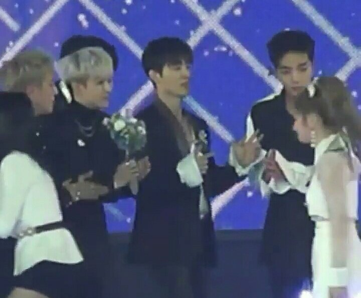 dahyunuwuwu's tweet photo. Kapal gw gak karam-karam dong bgsd:")
Hanbin: "Hanya bisa melihat tapi tidak bertindak"
#hanbin #dahyun #dahbin https://t.co/JOA7zKTKHh