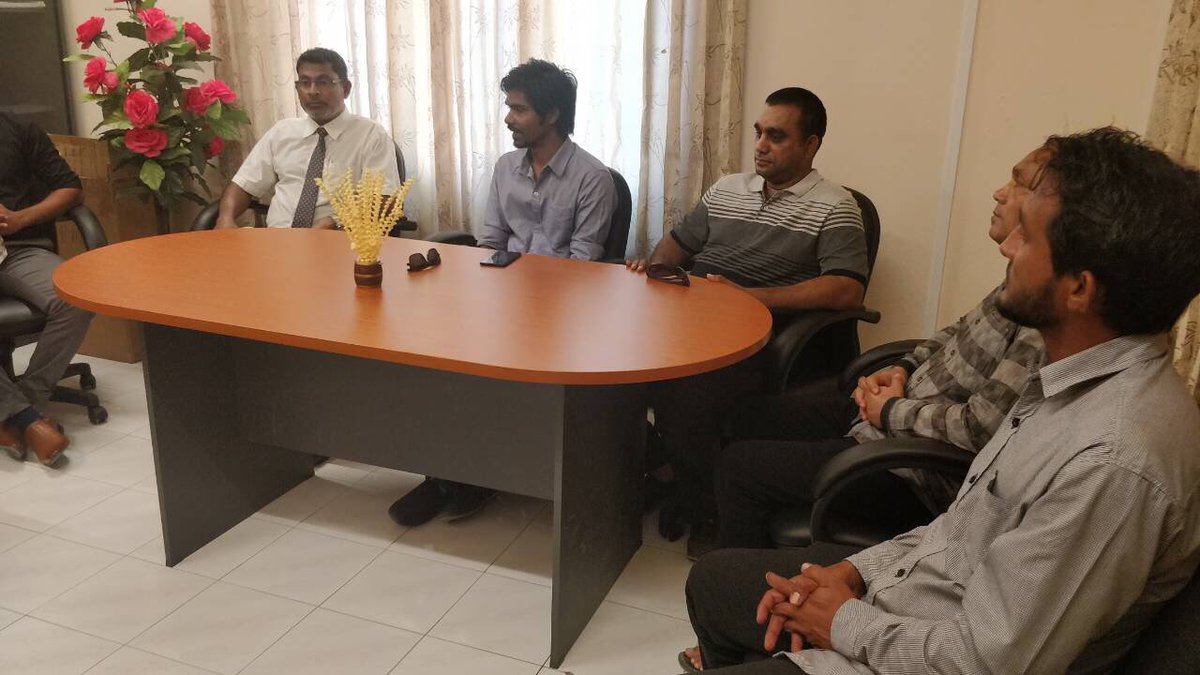 Mookey2019's tweet photo. R.Meedhoo ah dhimaa vefaivaa dhathithakaa medhu Moosa Ali Manik aai council aa eku mashvaraa kurun. 
#ThafaathuVaane 
#VoteFor2✌️
#EhengothehHoadhan https://t.co/YO48dDNYdL
