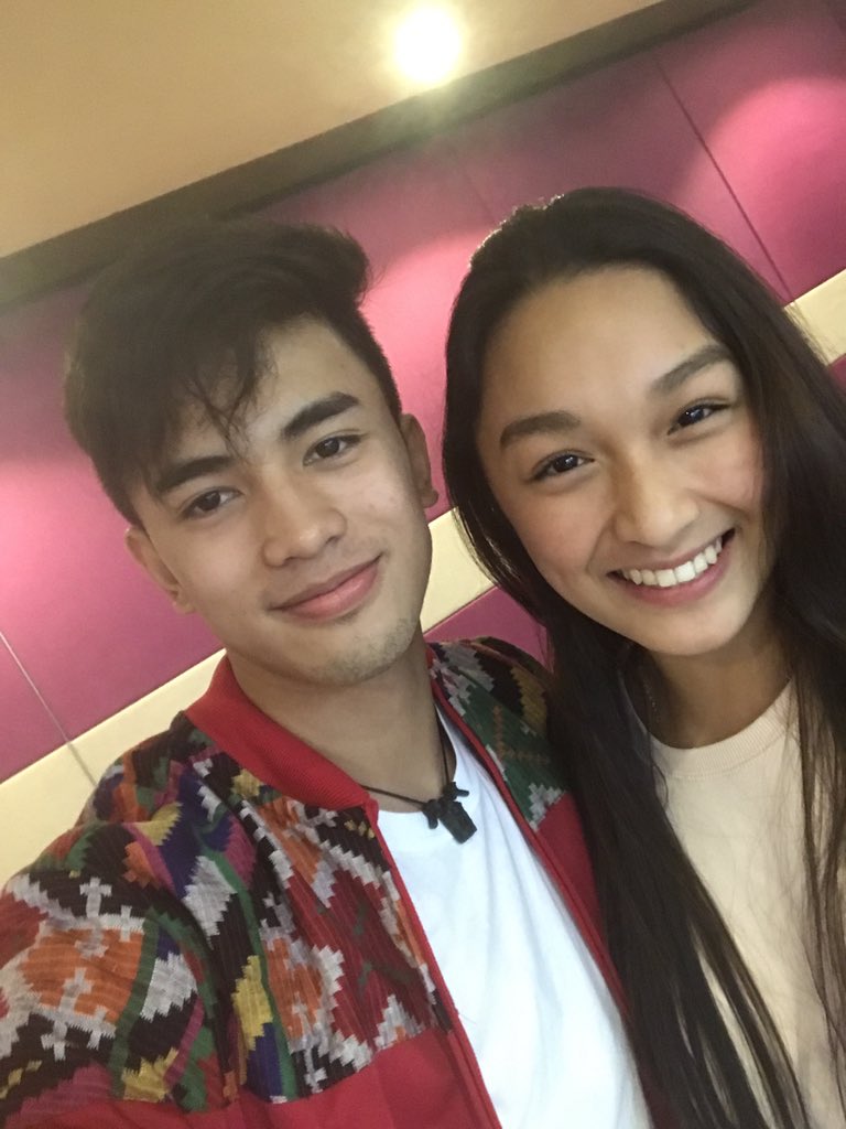 WarriorAchi's tweet photo. FIRST SELFIE ❤
#AchiReign #FriendlyShipping https://t.co/3sElKgkXni