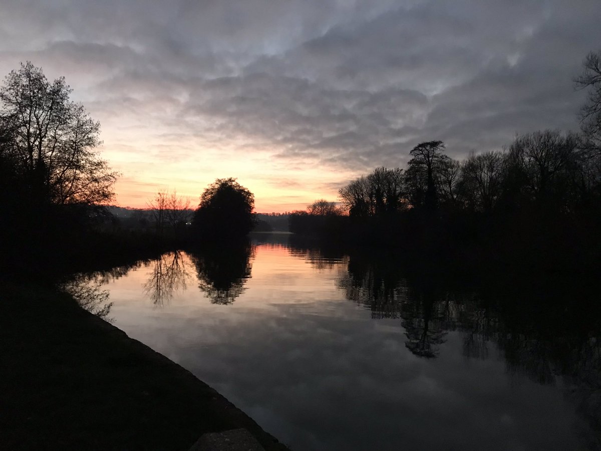 AvEcuadorRT's tweet image. RT @Pilotworldshop: Lovely #sunset over #Rdguk #pilotviews #avgeek