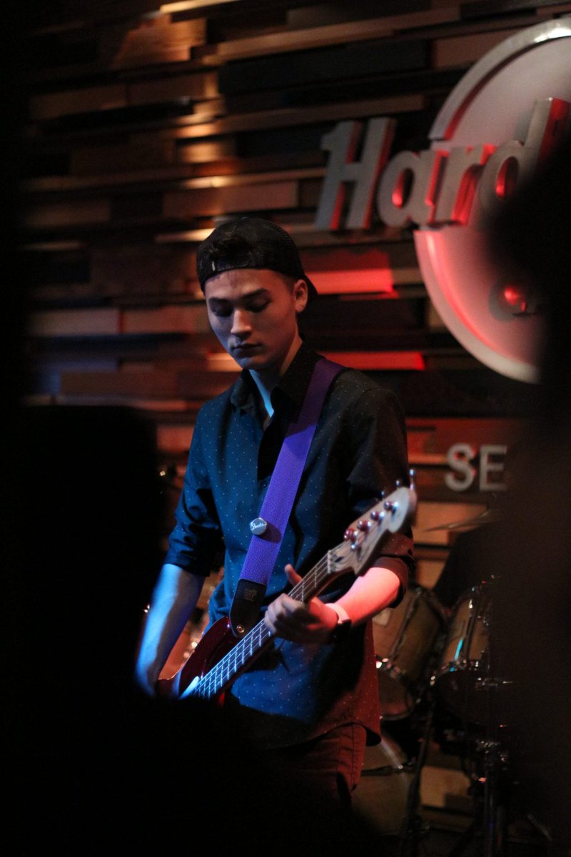 Dysfunkshunal at Hard Rock Cafe thejonesfamilyfive.com/2019/01/06/dys…