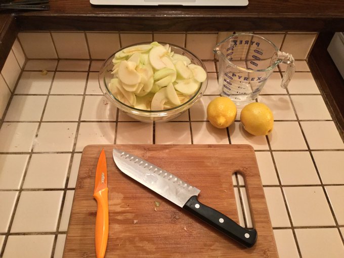 December 1st (5 weeks ago today), I baked my first pie (1) and got 2nd best sweet pie in a friendly bake-off<a href="/tag/heart"class="tags"><span>#heart</span></a><a href="/tag/streetart"class="tags"><span>#streetart</span></a><a href="/tag/tracktuesday"class="tags"><span>#tracktuesday</span></a><a href="/tag/kezar"class="tags"><span>#kezar</span></a>