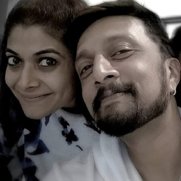 UttarFans's tweet photo. ಹುಟ್ಟು ಹಬ್ಬದ ಹಾರ್ದಿಕ ಶುಭಾಶಯಗಳು @iampriya06 ಅತ್ತಿಗೆ❤️🎂🍰,, ಯಾರ್ ಕಣ್ಣು ಬಿಳ್ದೆ ಇರ್ಲಿ ನಿಮ್ ಜೋಡಿಗೆ 😍😍,, ಸದಾ ಖುಷಿಯಾಗಿರಿ

#hbdpriyasudeep 

@KicchaSudeep https://t.co/EdzH9VZ4d3