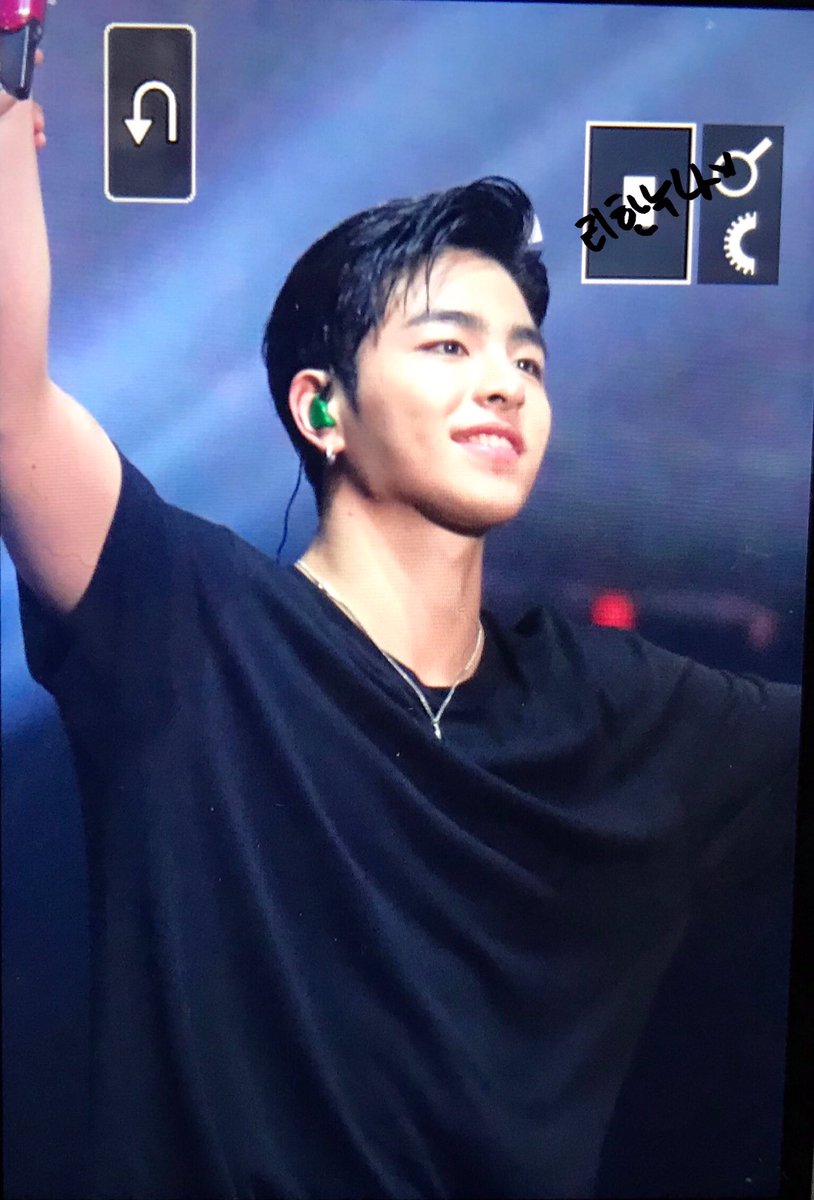 LHaa_0523's tweet photo. 190106

1+1=？

#iKON #아이콘 #준회 #구준회 
#JUNE #junhoe #ジュネ https://t.co/xFMIbwAQTC