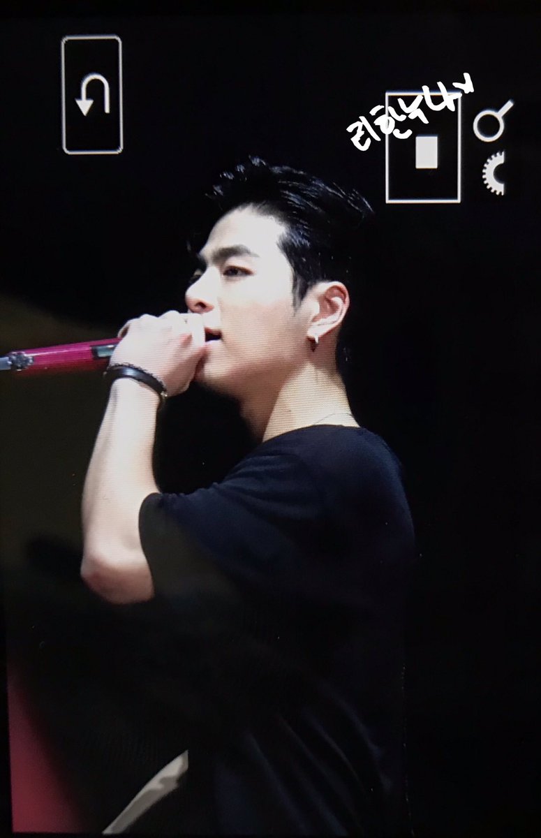 LHaa_0523's tweet photo. 190106

1+1=？

#iKON #아이콘 #준회 #구준회 
#JUNE #junhoe #ジュネ https://t.co/xFMIbwAQTC