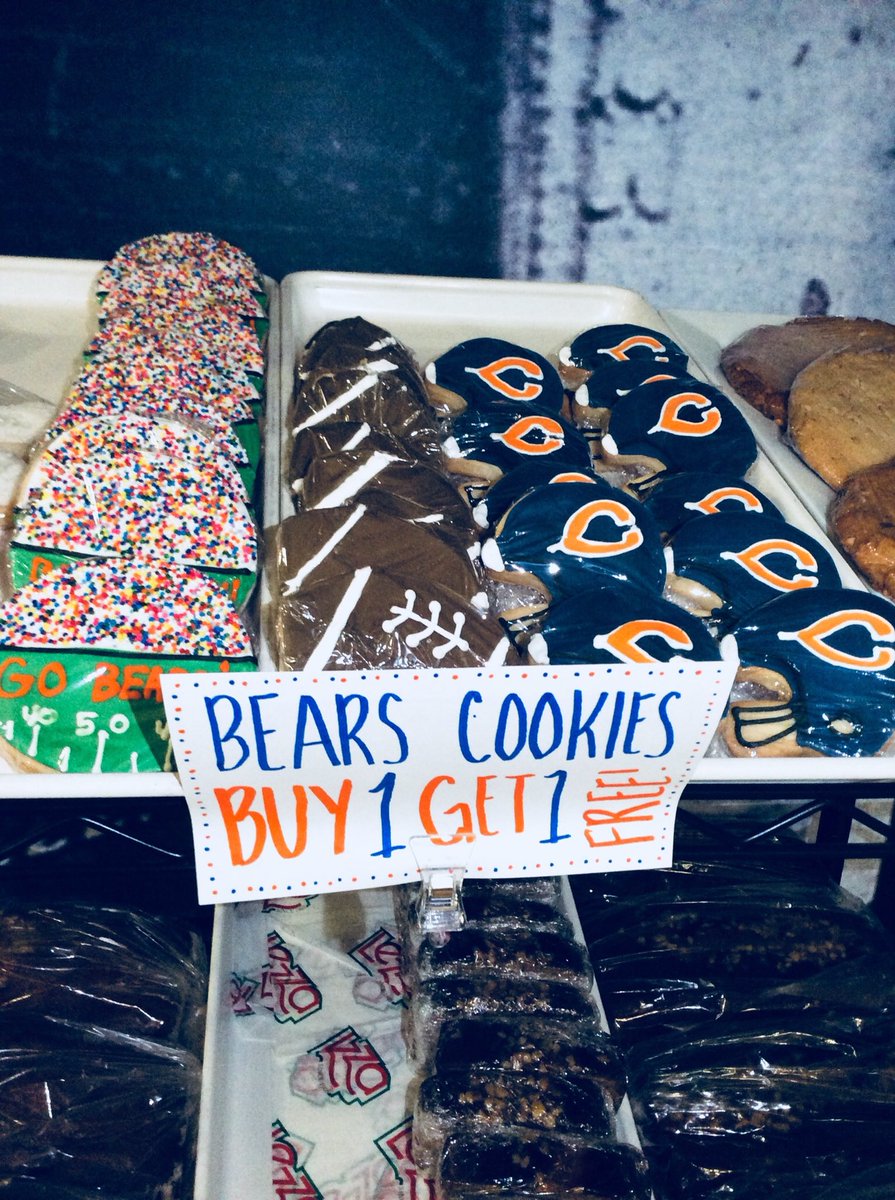 LezzaBakery's tweet photo. Bear down Elmhurst! Come in today for $3 off 6” Bears cakes and buy one get one free Bears cookies! https://t.co/KN2BPT1323