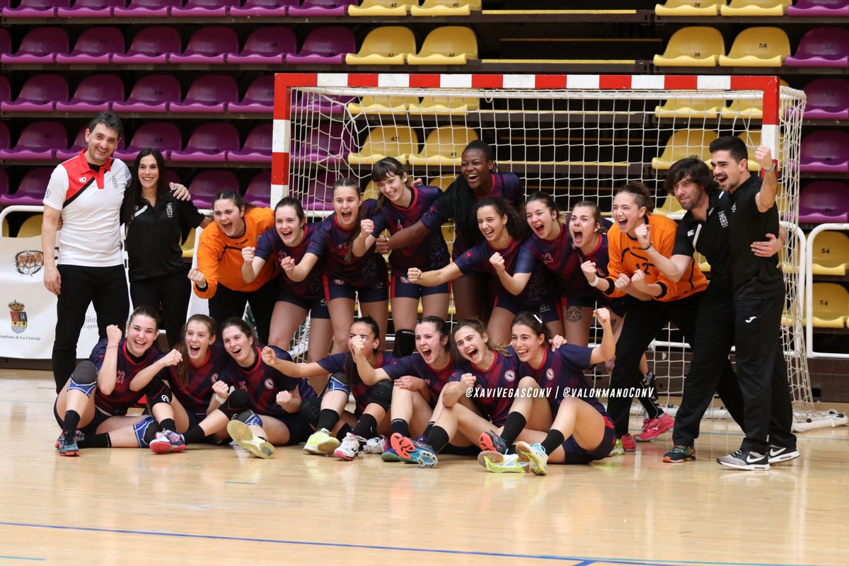 ValonmanoConV's tweet photo. 📸 Espectacular semifinal entre Cataluña (@FedCatHandbol) y Navarra (@FNBalonmano). Las rojillas lucharán mañana ante C. Valenciana por el oro.

👉 Olaia, bajo palos, otra vez clave. Lysa Tchaptchet y Nerea Gil, máximas goleadoras. https://t.co/2X3ZGS31cH