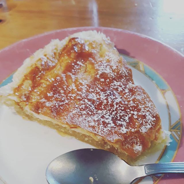 Happy epiphany! #kingscake #galettedesrois #frenchtradition #homemade #faismaison