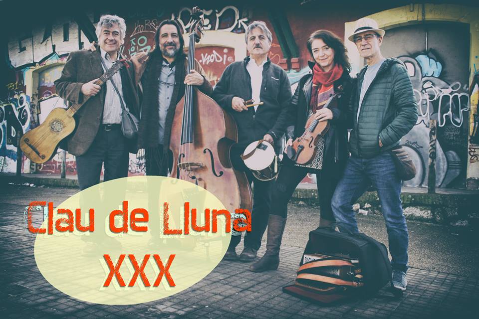 Confirmat: el dissabte 19 de gener al vespre actuem a l'Artesà de Gràcia (CAT) dins el 32è Tradicionàrius (la programació del festival es presentarà i publicarà oficialment el dia 9 de gener). Reserveu-vos la data i veniu a celebrar amb nosatres "Clau de Lluna XXX"