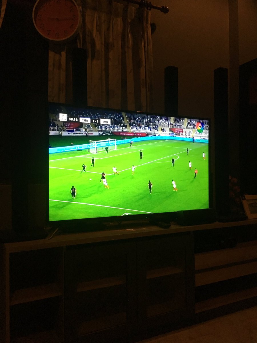 Chanon75633883's tweet photo. ไทย- อินเดีย แมนๆดูบอล https://t.co/oNY2UpD9Hd