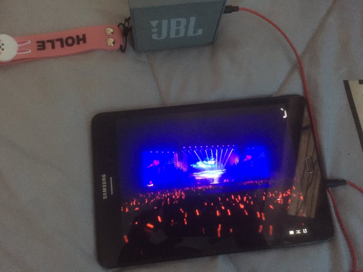 badbyebell's tweet photo. I stream this instead of GDA #iKON_Im_OK_D1 #iKONContinueEncore #ContinueTour https://t.co/6sPfHiFffM