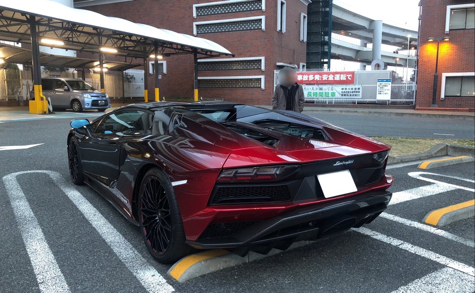 りえすぱ 今日の大黒にはアヴェンタのランボ日本輸出50周年記念限定車 火が居た お友達ふたりと興味津々で覗き込んだ 笑 グラデが超カッケー 世界に1台の限定車です D アヴェンタドール ランボルギーニ りえすぱ 今日の大黒にはアヴェンタのランボ日本輸出50周年記念限定車 火が居た お友達ふたりと興味津々で覗き込んだ 笑 グラデが超カッケー 世界に1台の限定車です D アヴェンタドール ランボルギーニ