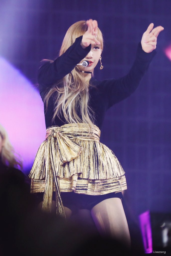 lisazzang327's tweet photo. 190105 Golden Disk 🔫💜🔫
#BLACKPINK #블랙핑크 #LISA #리사 https://t.co/LWlCffDh6m